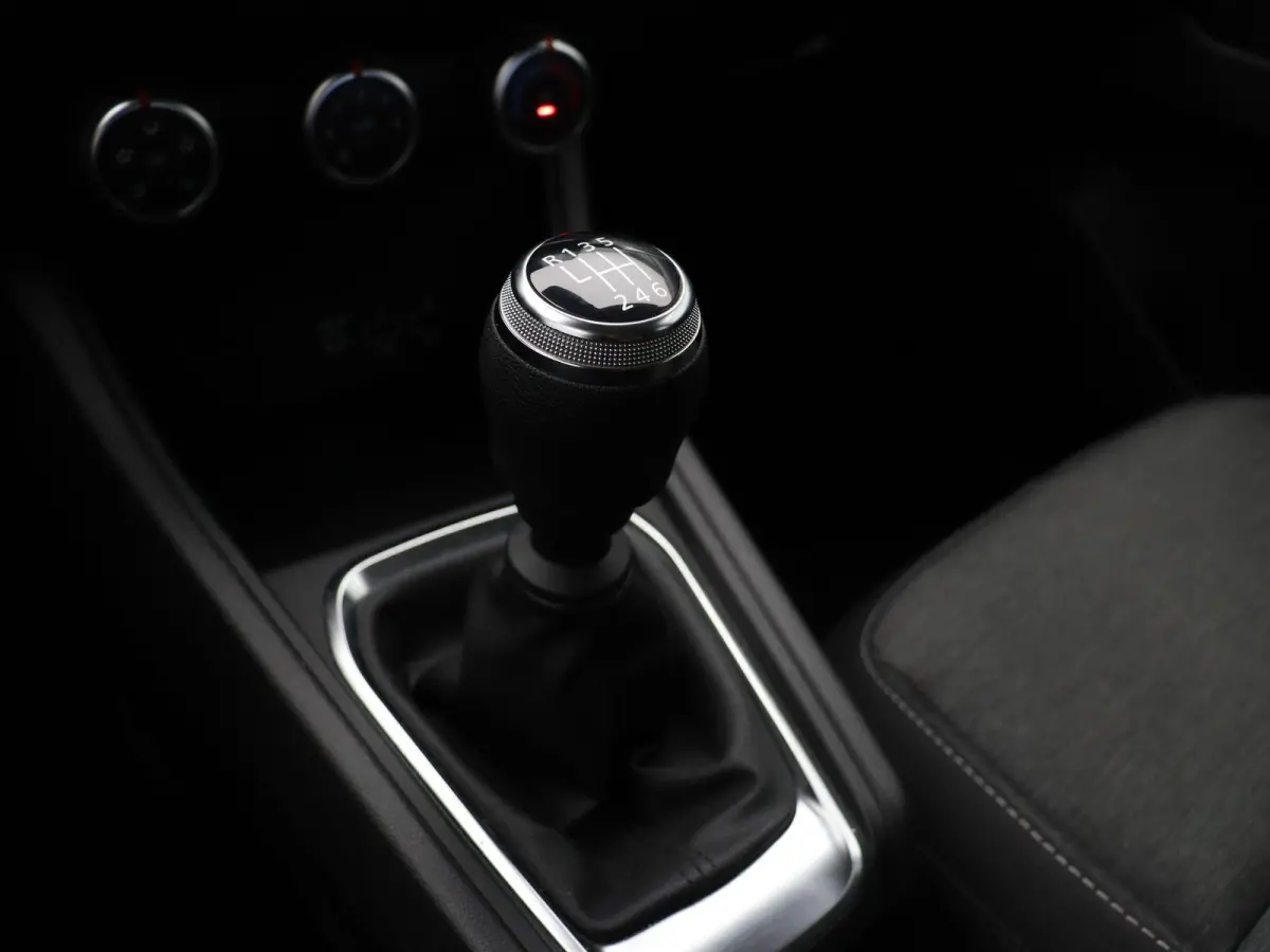 TCe 90pk techno | Cruise Control | Apple Carplay | Android auto | 17" LMV | Parkeersensoren achter |