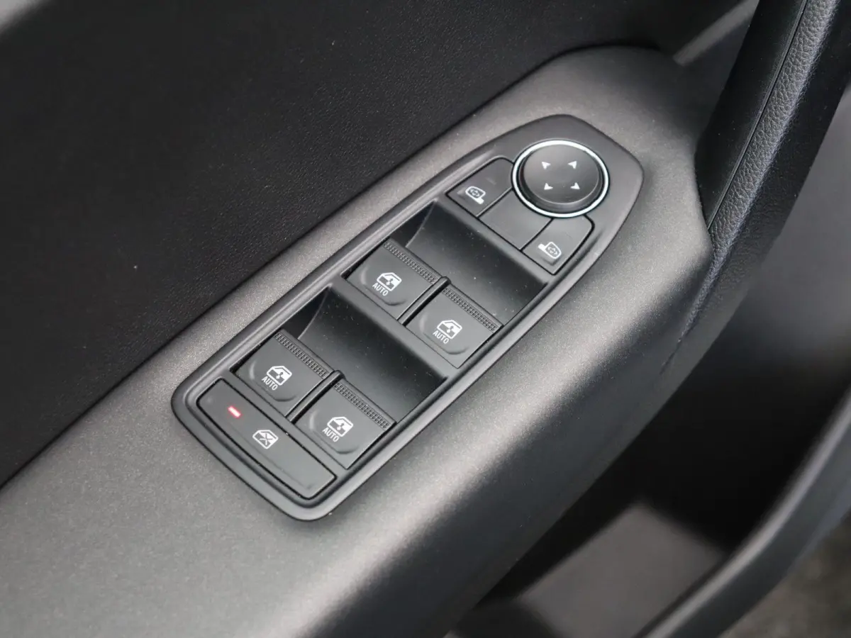 TCe 90pk techno | Cruise Control | Apple Carplay | Android auto | 17" LMV | Parkeersensoren achter |