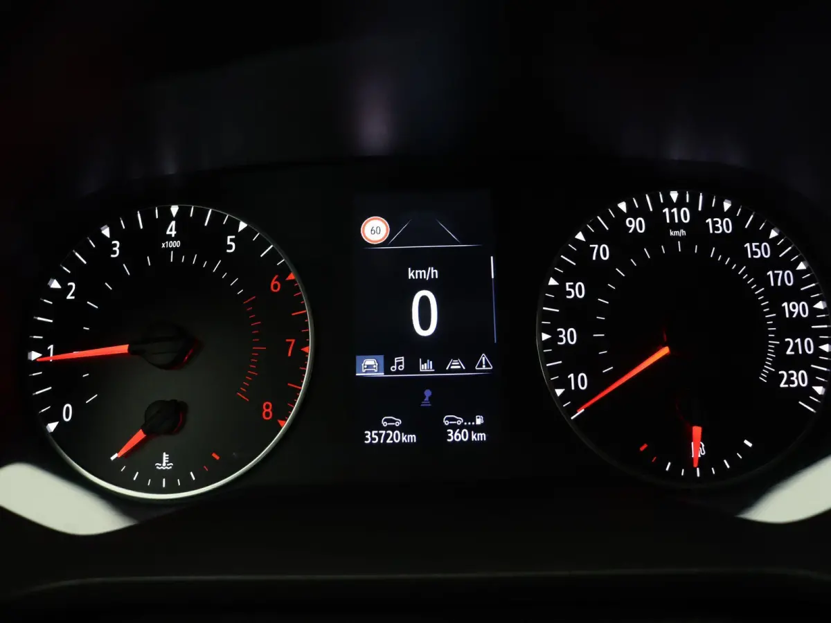 TCe 90pk techno | Cruise Control | Apple Carplay | Android auto | 17" LMV | Parkeersensoren achter |