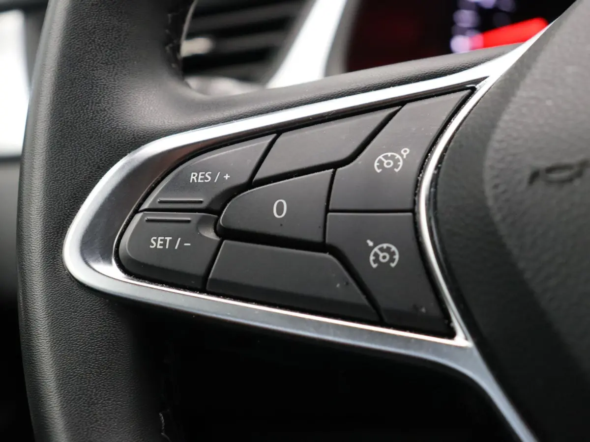 TCe 90pk techno | Cruise Control | Apple Carplay | Android auto | 17" LMV | Parkeersensoren achter |
