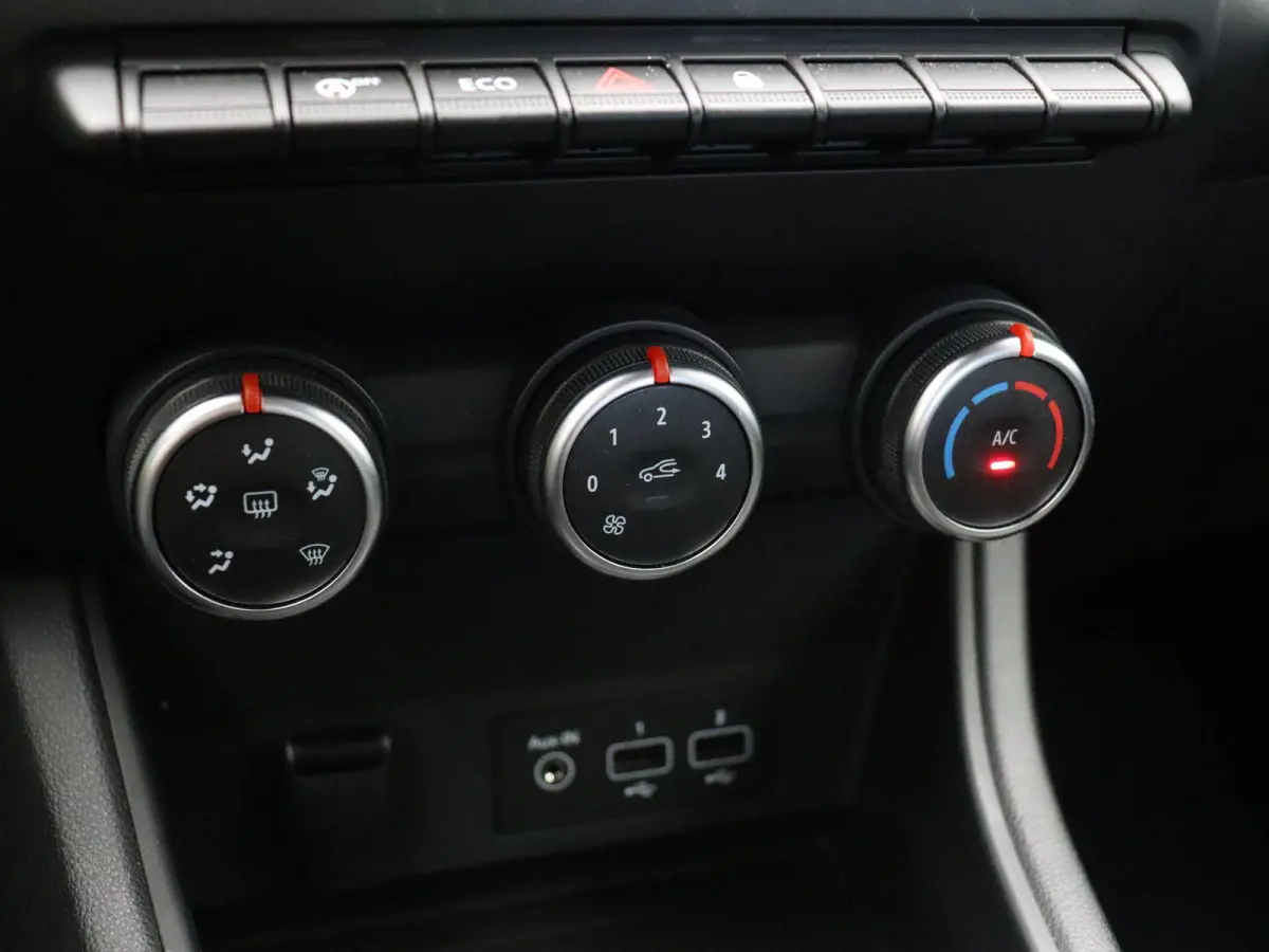 TCe 90pk techno | Cruise Control | Apple Carplay | Android auto | 17" LMV | Parkeersensoren achter |