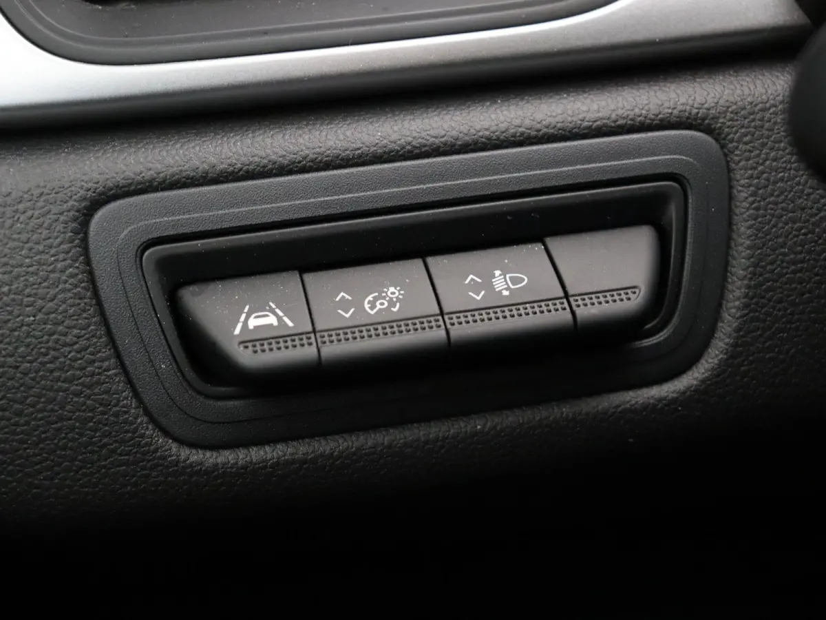 TCe 90pk techno | Cruise Control | Apple Carplay | Android auto | 17" LMV | Parkeersensoren achter |
