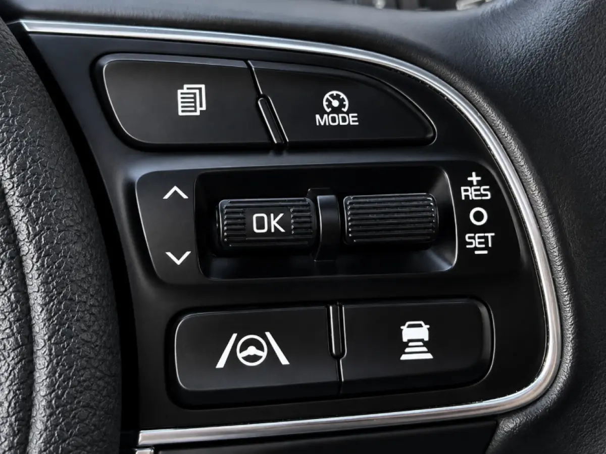 DynamicPlusLine 64 kWh SOH 94,1% | Trekhaak | Schuif-Kanteldak | Adaptive Cruise | 3-Fase 11kW | Stoel- & Stuurverwarming | LED | Camera | Keyless | Lane Assist | Apple CarPlay | 1e Eigenaar