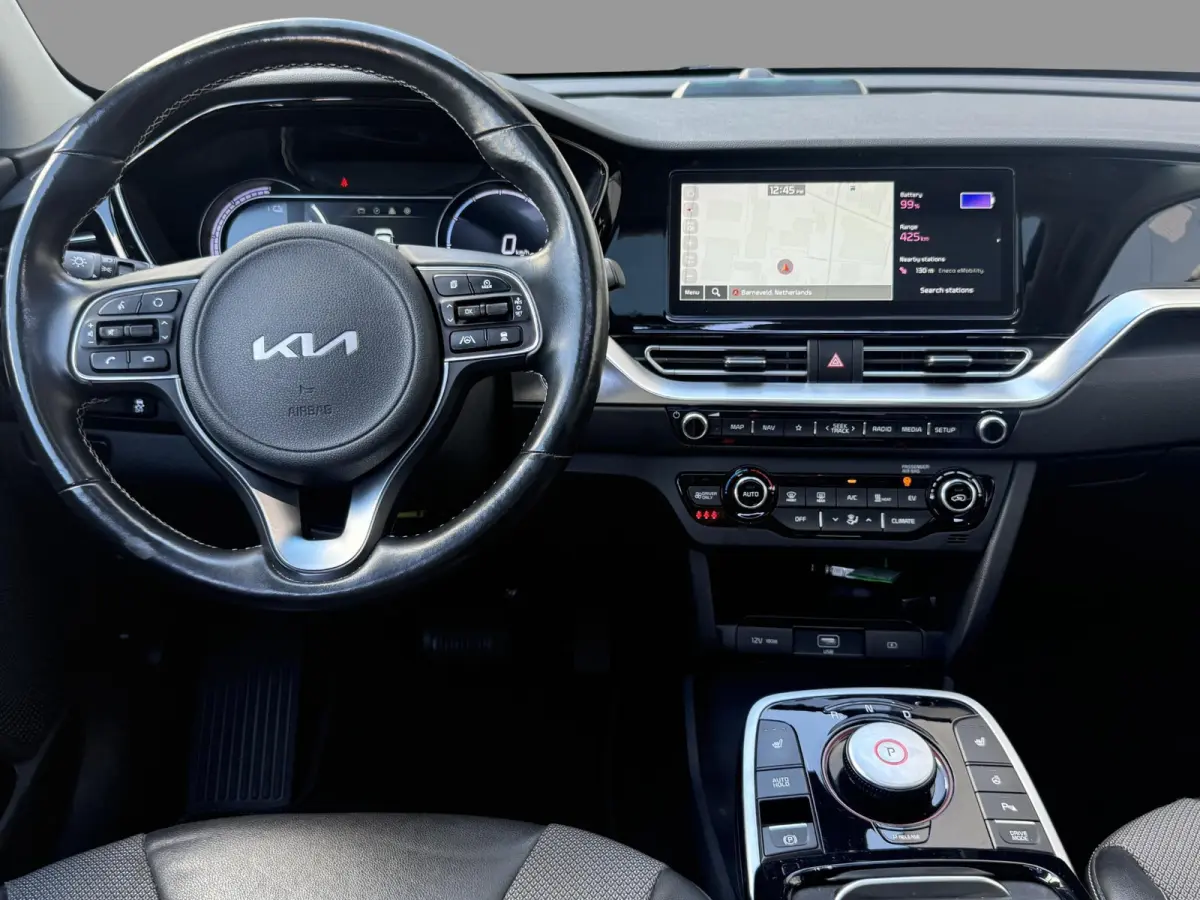 DynamicPlusLine 64 kWh SOH 94,1% | Trekhaak | Schuif-Kanteldak | Adaptive Cruise | 3-Fase 11kW | Stoel- & Stuurverwarming | LED | Camera | Keyless | Lane Assist | Apple CarPlay | 1e Eigenaar