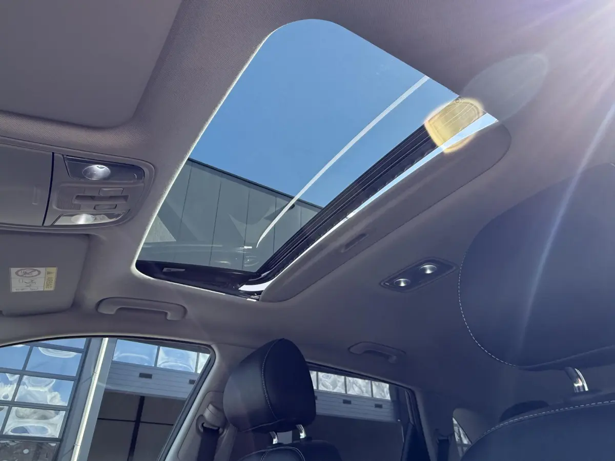 DynamicPlusLine 64 kWh SOH 94,1% | Trekhaak | Schuif-Kanteldak | Adaptive Cruise | 3-Fase 11kW | Stoel- & Stuurverwarming | LED | Camera | Keyless | Lane Assist | Apple CarPlay | 1e Eigenaar