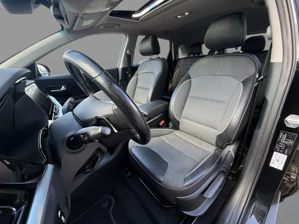 DynamicPlusLine 64 kWh SOH 94,1% | Trekhaak | Schuif-Kanteldak | Adaptive Cruise | 3-Fase 11kW | Stoel- & Stuurverwarming | LED | Camera | Keyless | Lane Assist | Apple CarPlay | 1e Eigenaar