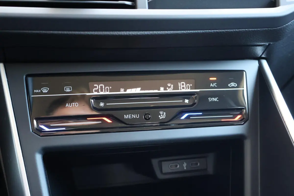 1.0 TSI 95pk DSG Life Edition | Camera | PDC | Carplay | Climate Control