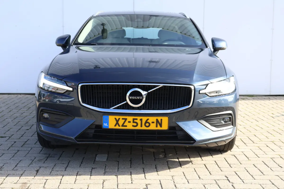 2.0 T5 Momentum Pro | 19" Velgen | Blond Leather | Lage KM! |