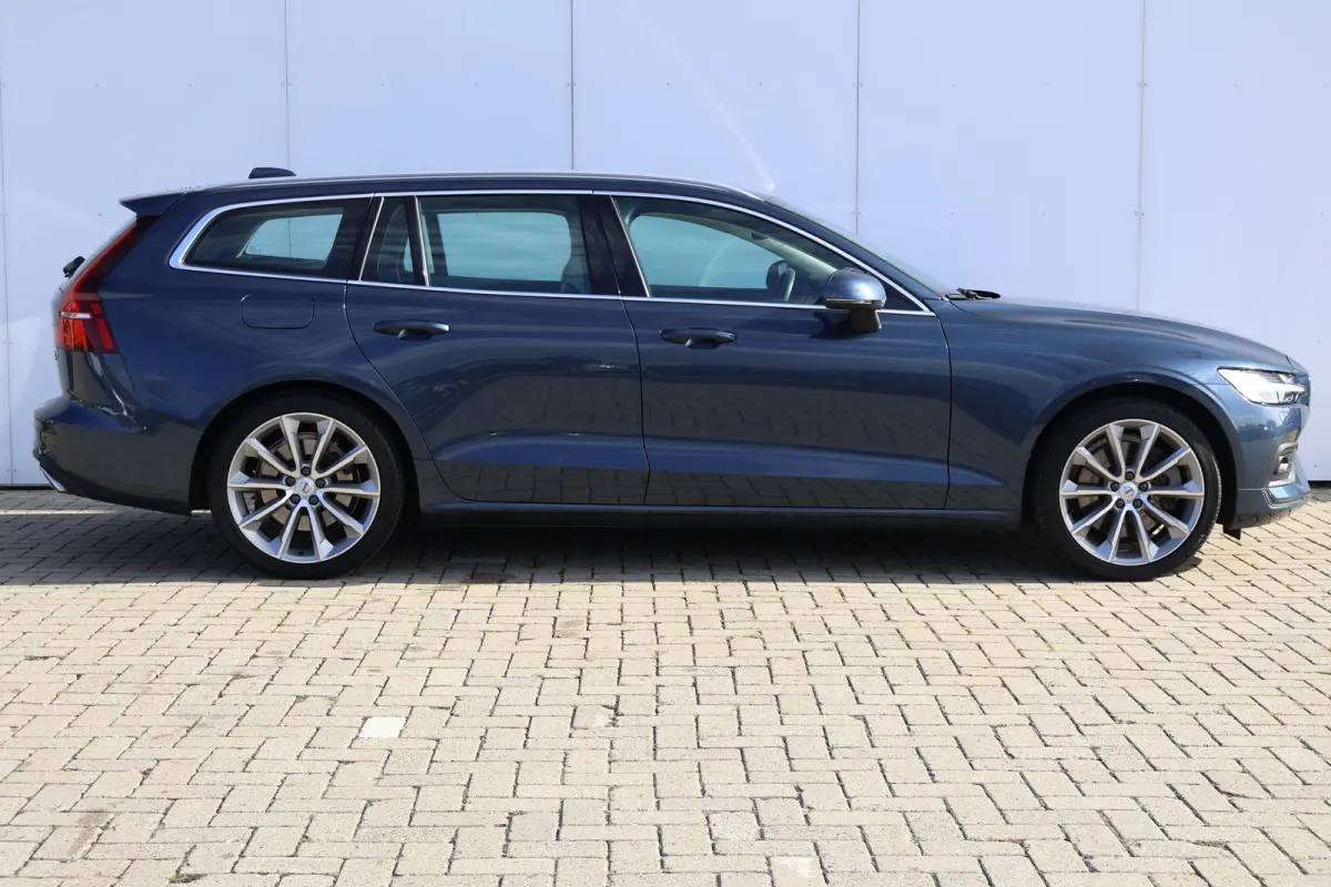 2.0 T5 Momentum Pro | 19" Velgen | Blond Leather | Lage KM! |