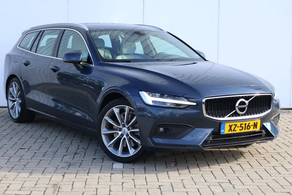 2.0 T5 Momentum Pro | 19" Velgen | Blond Leather | Lage KM! |