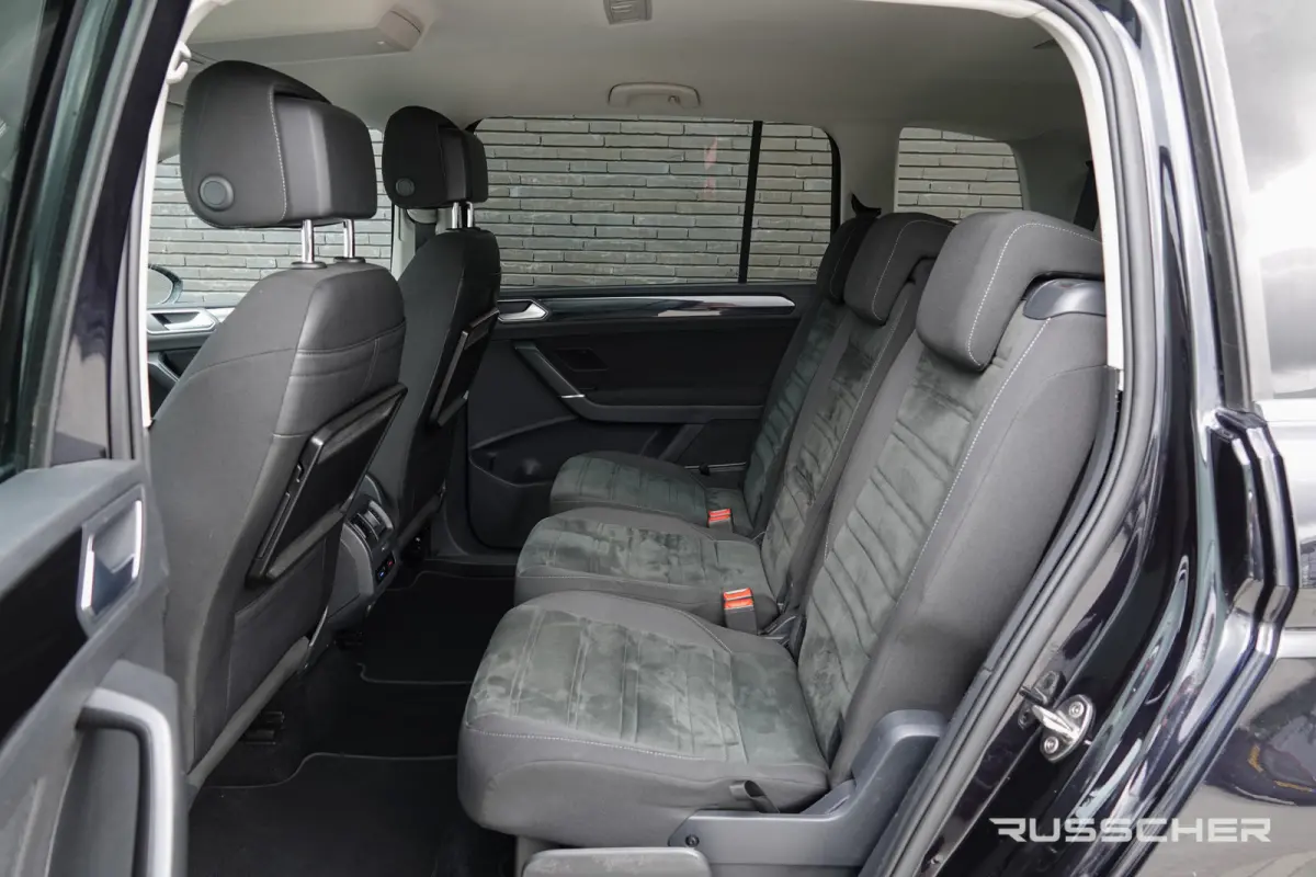 2.0Tdi 150Pk DSG6 | 7-Persoons | Highline | Achteruitrijcamera | Trekhaak | 17''