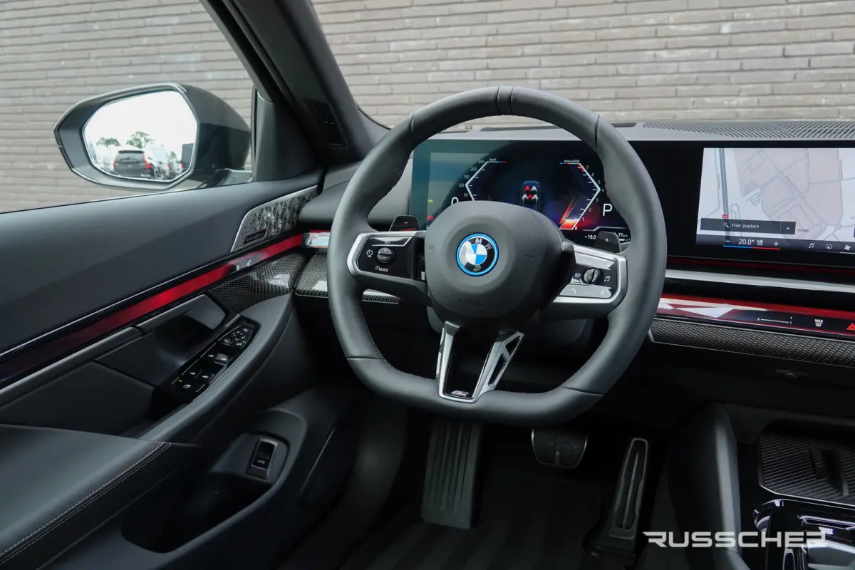 550E 490Pk Aut. | Plug in Hybride | X-Drive | Shadowline | M-Sport | Head Up Display | Panoramadak | Trekhaak | 21''