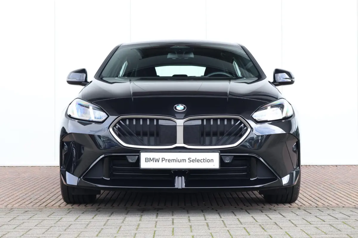 120 | M-Sport Pakket | Achteruitrijcamera | PDC | Stoelverwarming Voor |