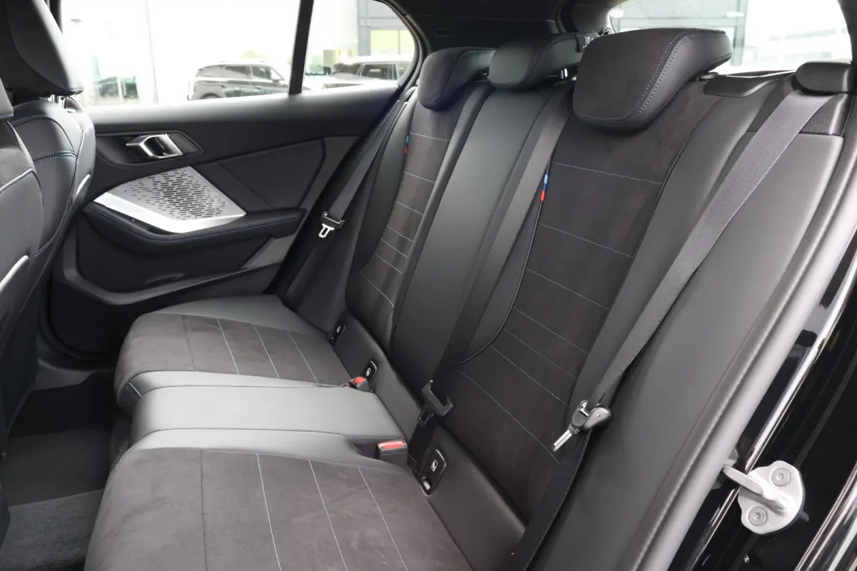 120 | M-Sport Pakket | Achteruitrijcamera | PDC | Stoelverwarming Voor |
