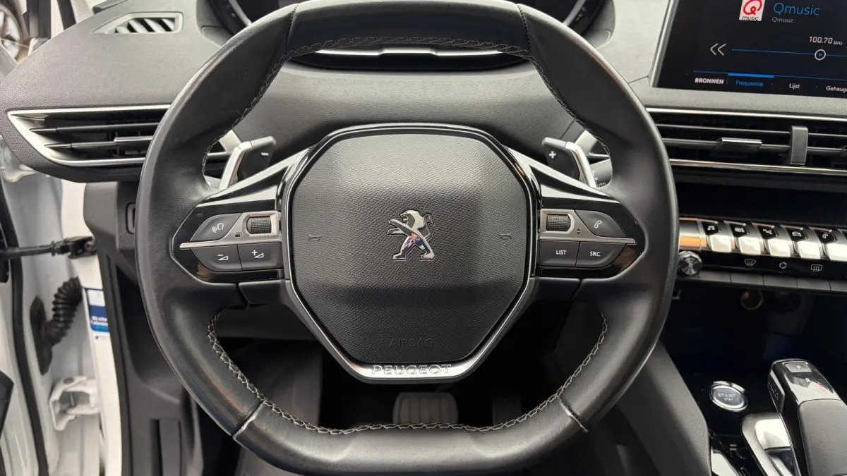 1.2 PURETECH 130PK ACTIVE AUTOMAAT / NAVI / CLIMA / LED / PDC / 17" LMV / KEYLESS / AFN.TREKHAAK / BLUETOOTH / CRUISECONTROL !!