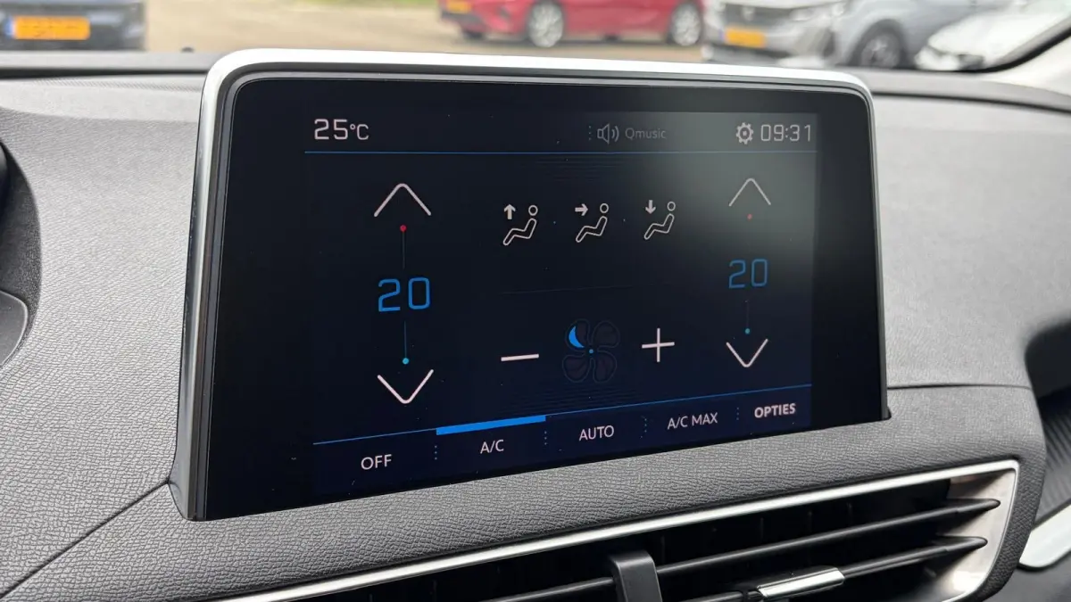 1.2 PURETECH 130PK ACTIVE AUTOMAAT / NAVI / CLIMA / LED / PDC / 17" LMV / KEYLESS / AFN.TREKHAAK / BLUETOOTH / CRUISECONTROL !!