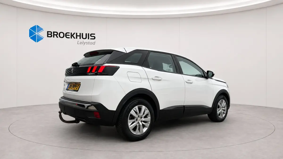 1.2 PURETECH 130PK ACTIVE AUTOMAAT / NAVI / CLIMA / LED / PDC / 17" LMV / KEYLESS / AFN.TREKHAAK / BLUETOOTH / CRUISECONTROL !!