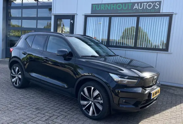 Pro is een luxe, volledig elektrische uitvoering van de populaire compacte SUV. Dit uitgeruste Pro-model biedt extra opties zoals een panoramadak, een 360-graden camera, stuurverwarming en g