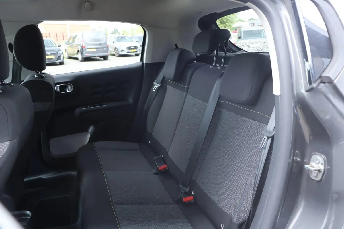 1.2 PureTech Shine | Cruise Control | Achteruitrij Camera | Dodehoeksdetectie | Navigatie | Automaat |