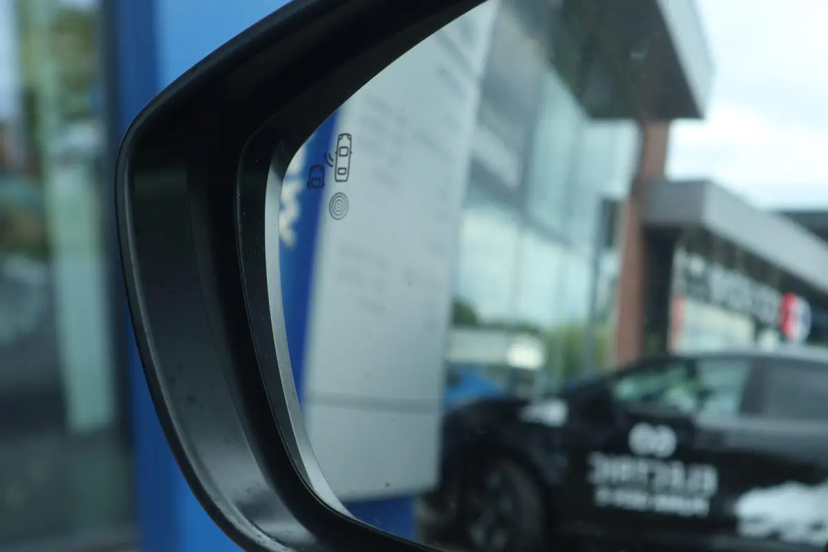 1.2 PureTech Shine | Cruise Control | Achteruitrij Camera | Dodehoeksdetectie | Navigatie | Automaat |