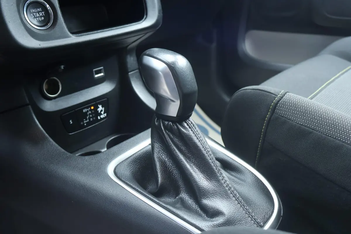 1.2 PureTech Shine | Cruise Control | Achteruitrij Camera | Dodehoeksdetectie | Navigatie | Automaat |