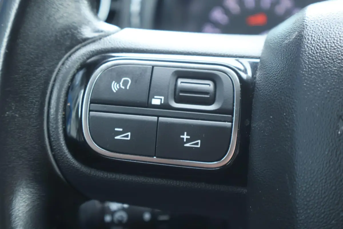 1.2 PureTech Shine | Cruise Control | Achteruitrij Camera | Dodehoeksdetectie | Navigatie | Automaat |