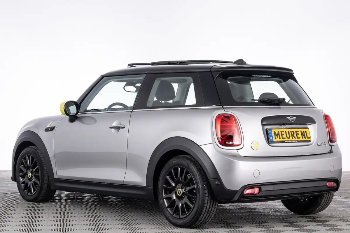 Mini Yours 33 kWh | PANORAMADAK | harman/kardon | LEDER | SOH 99% |