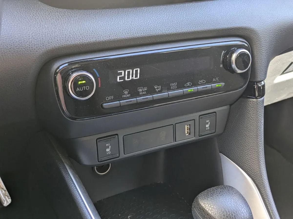 1.5 Hybrid Active|Adaptive-Cruise|Stoelverwarming|Camera|Climate-Control|Navi|Dealer-onderhouden