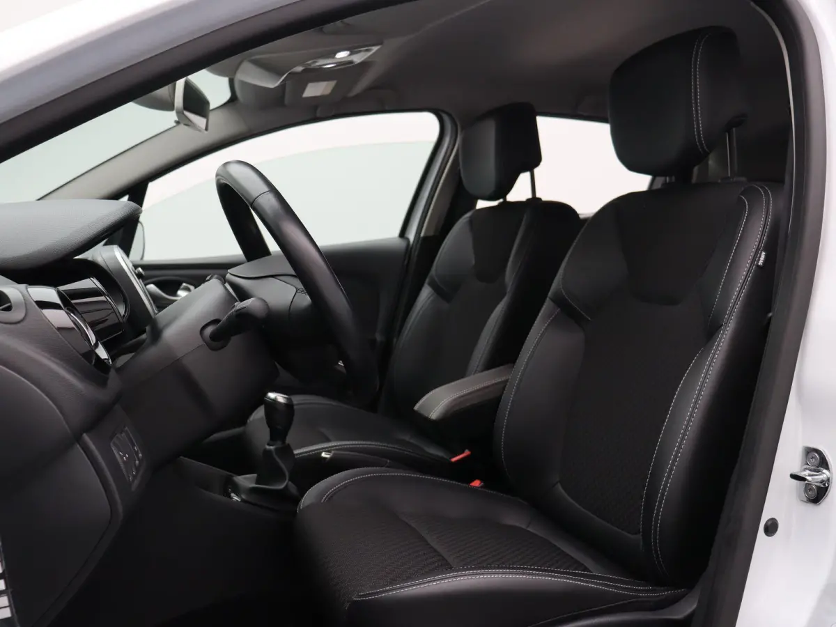 TCe 90pk Intens | Uniek lage km stand | Dealer onderhouden | Climate control | Cruise control | Navigatie |