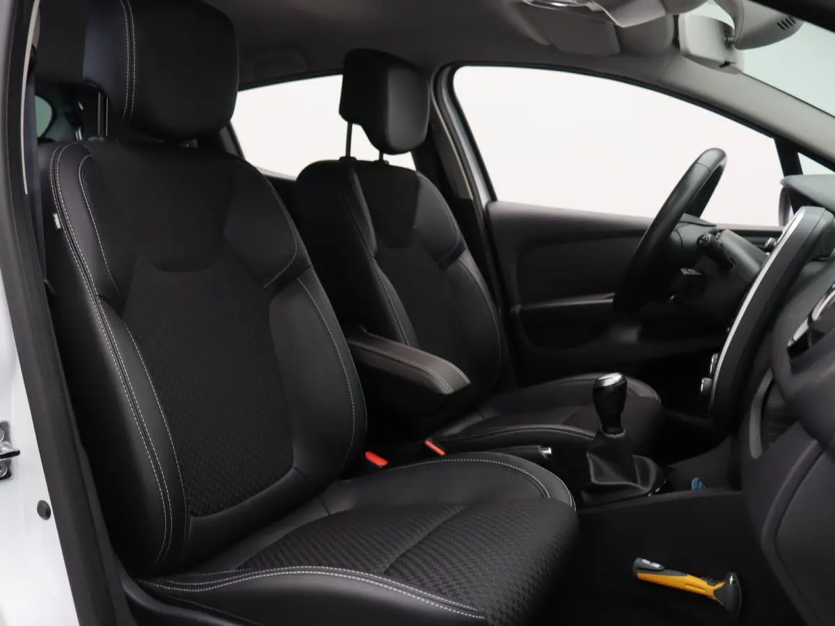 TCe 90pk Intens | Uniek lage km stand | Dealer onderhouden | Climate control | Cruise control | Navigatie |