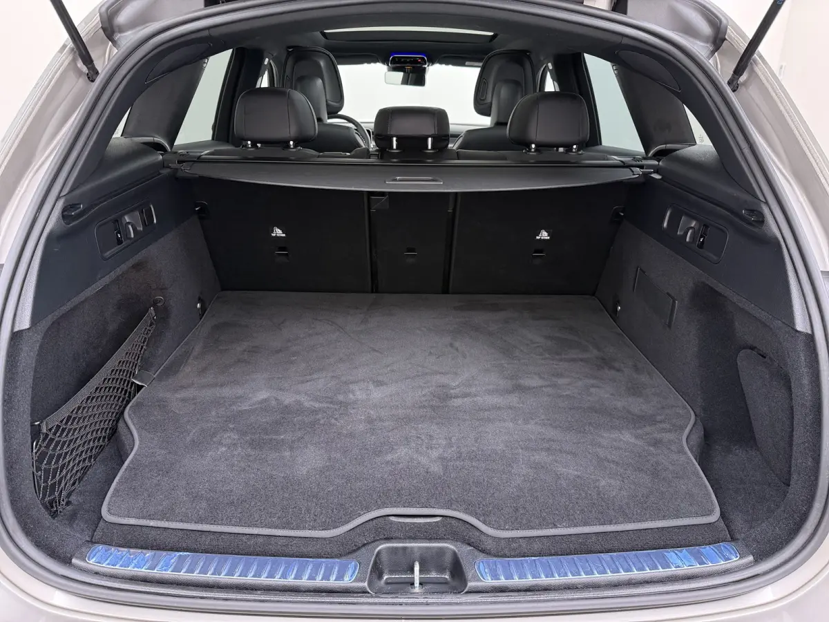 AMG // Panoramadak // Trekhaak // Achterbank Verwarming // 360 Camera // Memory // Carplay // Night Pakket