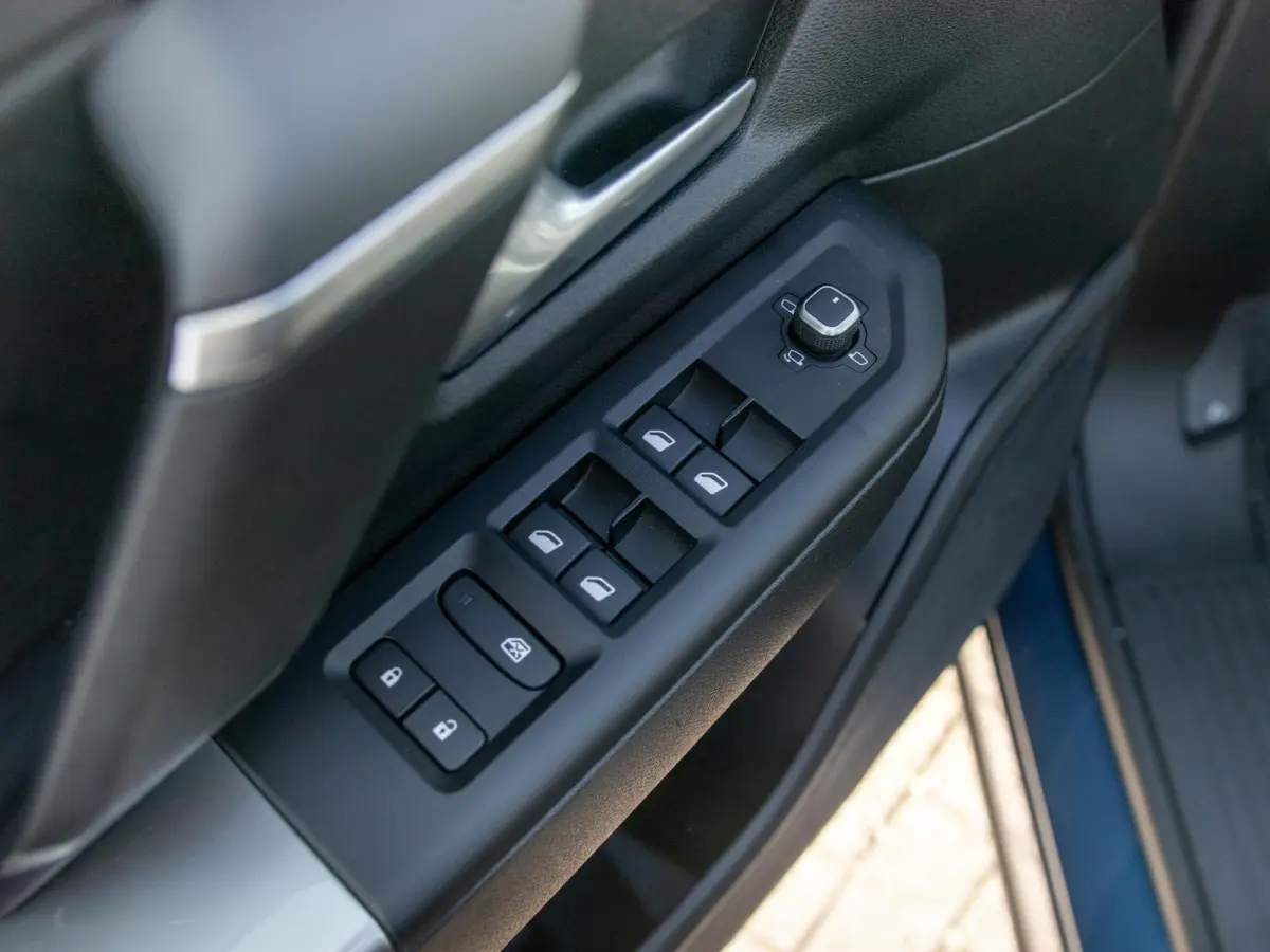 1.2 e-Hybrid First Edition | Adapt. Cruise | Schuif/Kanteldak | Camera | Carplay | 18" | Elektr. A-Klep | Navi | Winter Pack