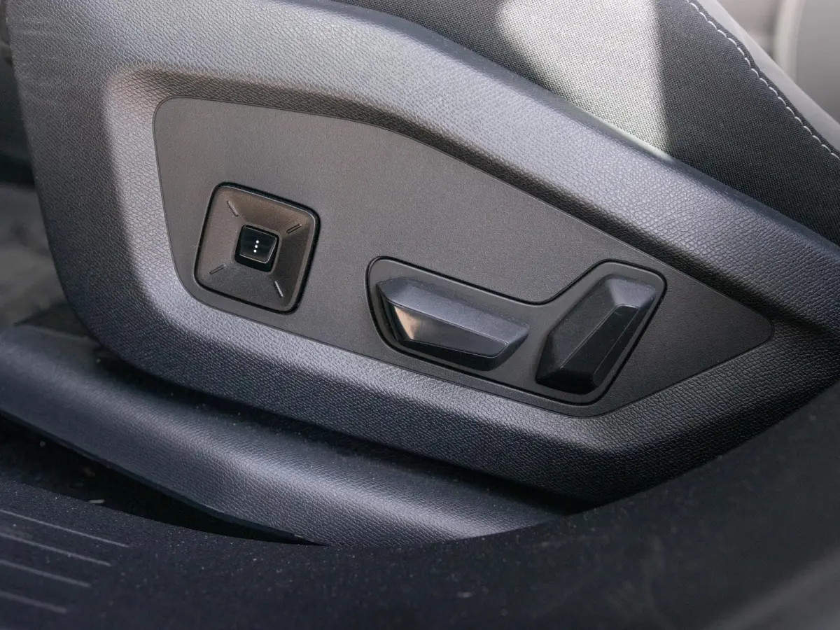 1.2 e-Hybrid First Edition | Adapt. Cruise | Schuif/Kanteldak | Camera | Carplay | 18" | Elektr. A-Klep | Navi | Winter Pack
