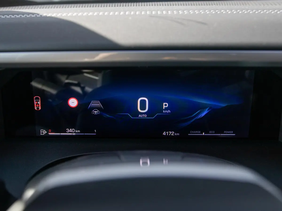 1.2 e-Hybrid First Edition | Adapt. Cruise | Schuif/Kanteldak | Camera | Carplay | 18" | Elektr. A-Klep | Navi | Winter Pack