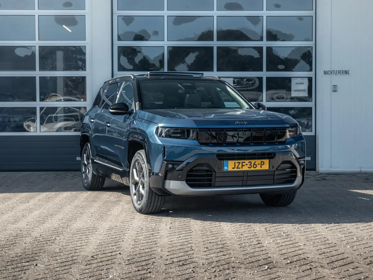 1.2 e-Hybrid First Edition | Adapt. Cruise | Schuif/Kanteldak | Camera | Carplay | 18" | Elektr. A-Klep | Navi | Winter Pack