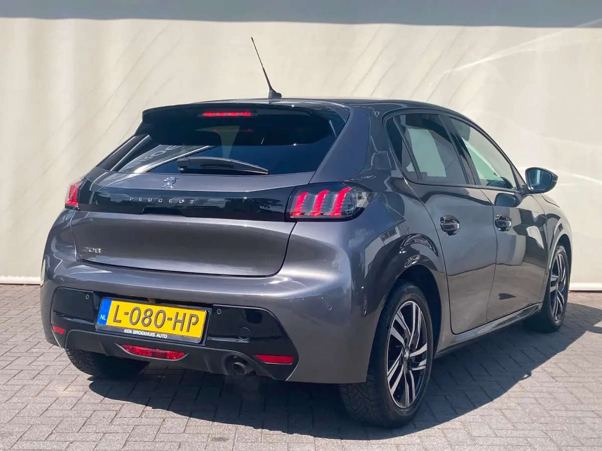 1.2 PureTech Allure Pack Airco | Camera | Cruise Control | DAB | Keyless | LMV 16" | Navi | PDC Achter |