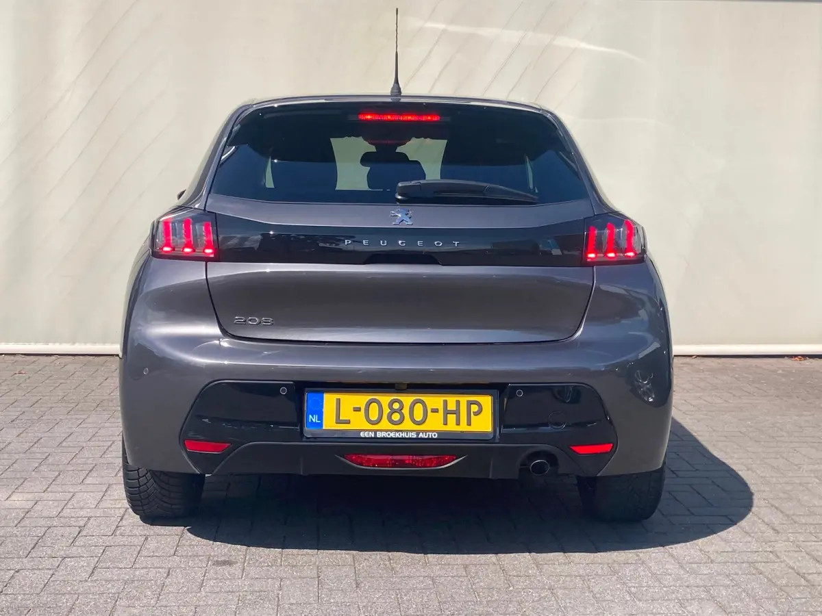 1.2 PureTech Allure Pack Airco | Camera | Cruise Control | DAB | Keyless | LMV 16" | Navi | PDC Achter |