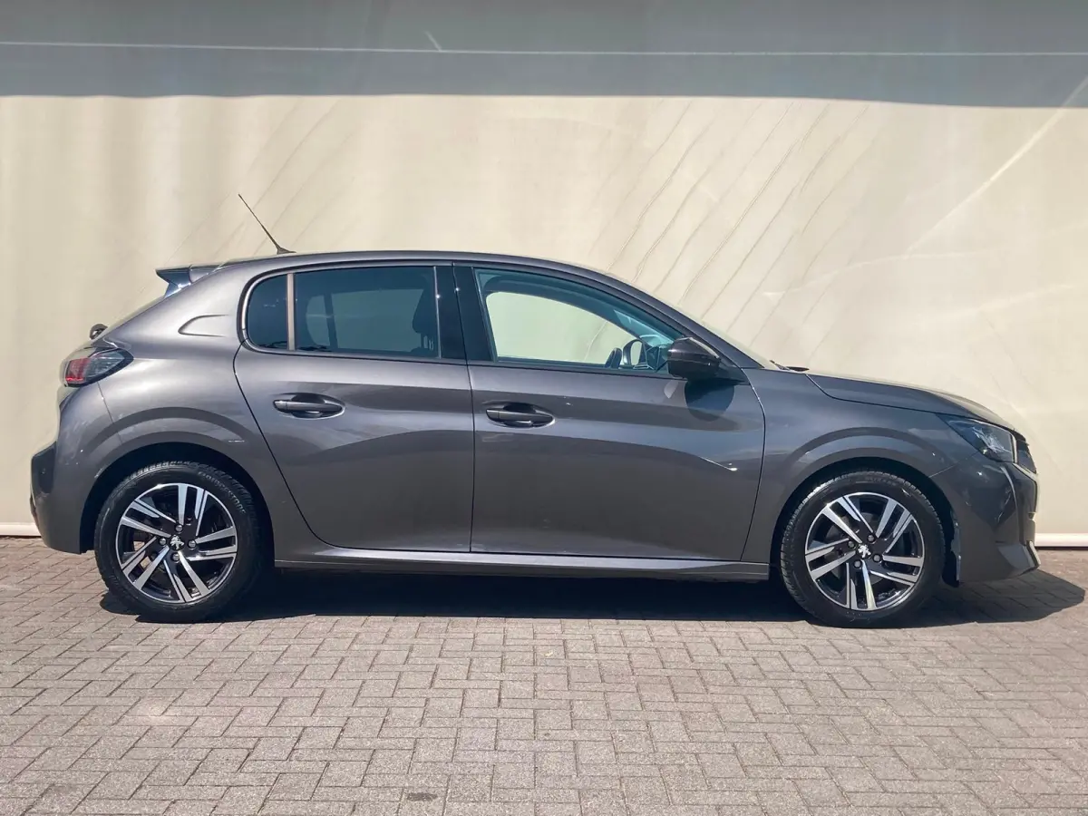 1.2 PureTech Allure Pack Airco | Camera | Cruise Control | DAB | Keyless | LMV 16" | Navi | PDC Achter |