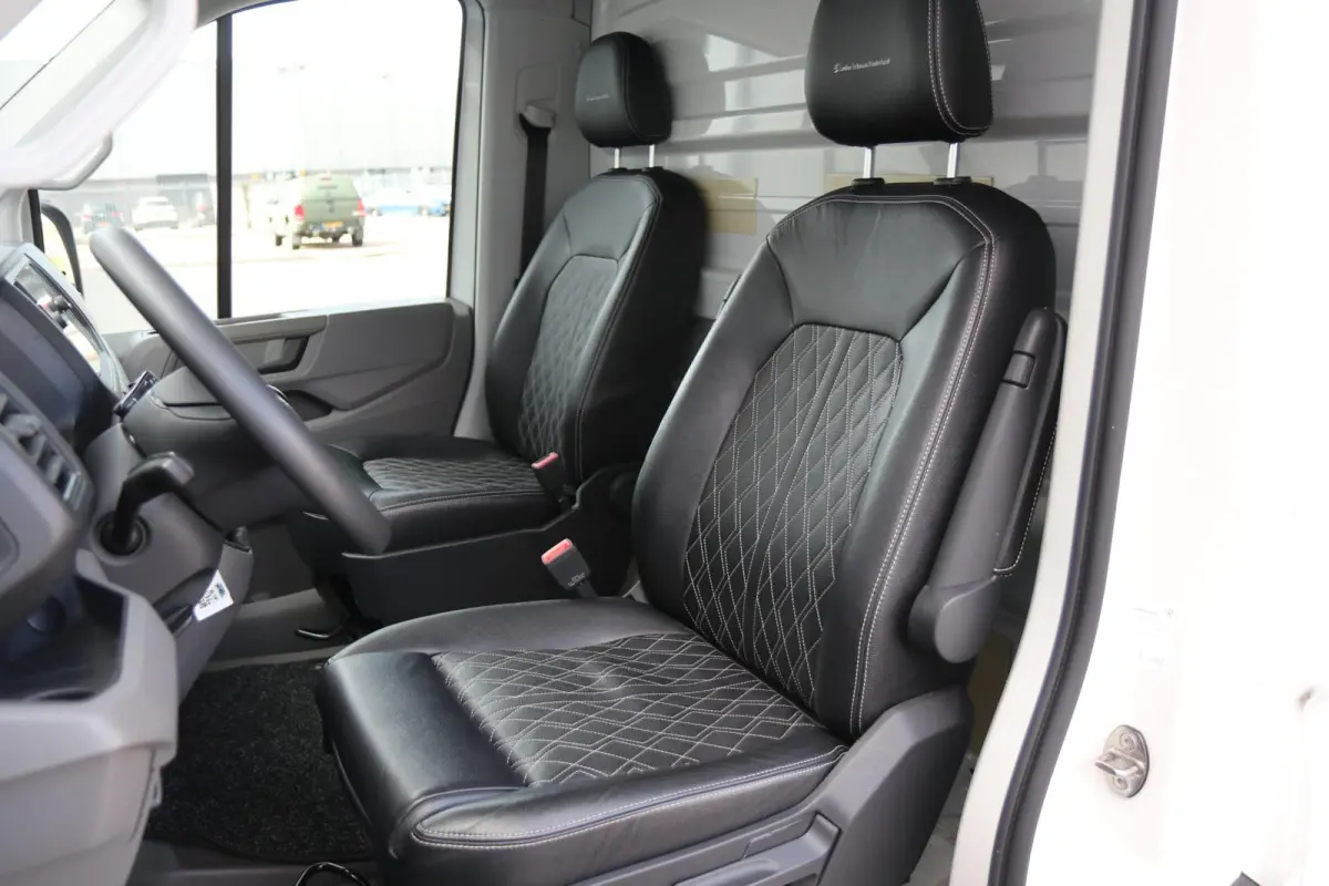35 2.0 TDI 102pk L3 Highline | Dhollandia Laadklep | Lederen Bekleding | Camera | Navigatie | Cruise Control | Airco | Meubelbak