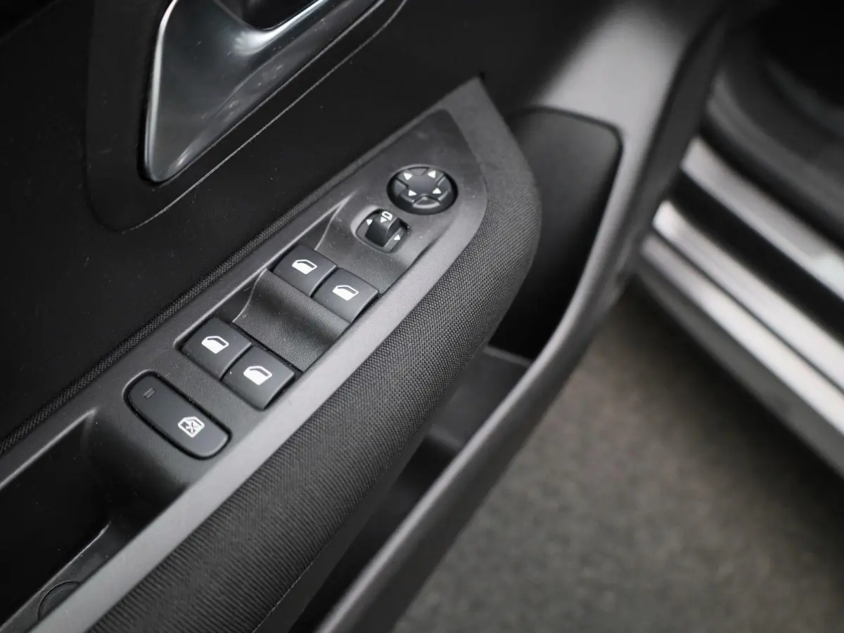 1.2 PureTech Active Pack | APPLE CARPLAY - ANDROID AUTO | CRUISE CONTROL | AIRCO | MULTIFUNCTIONEEL STUURWIEL |