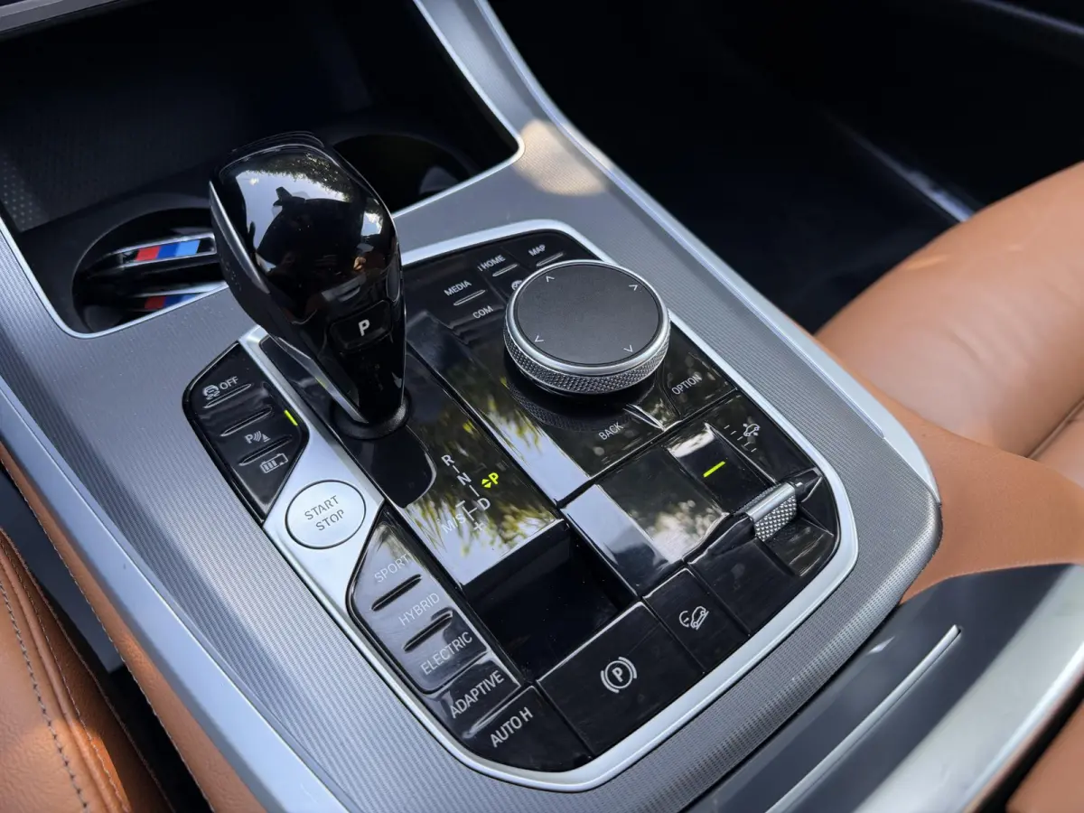 xDrive45e High Executive M-Sport | Navigatie | Luchtvering | DAB | Camera |