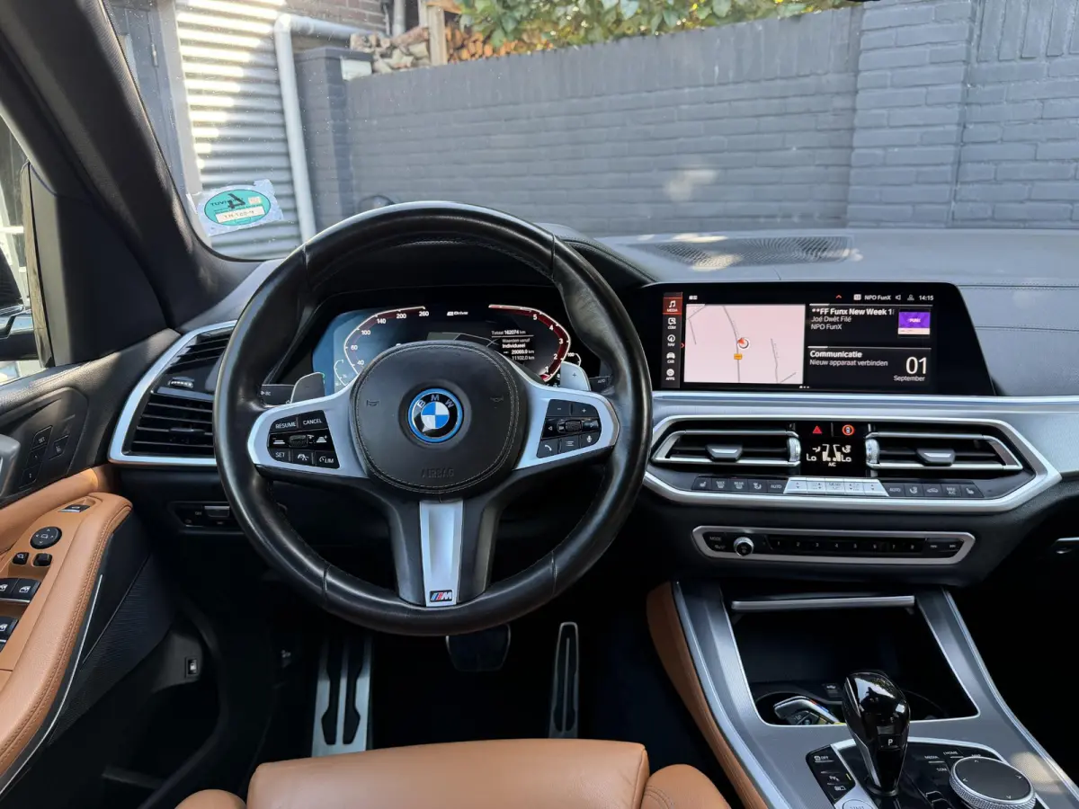 xDrive45e High Executive M-Sport | Navigatie | Luchtvering | DAB | Camera |