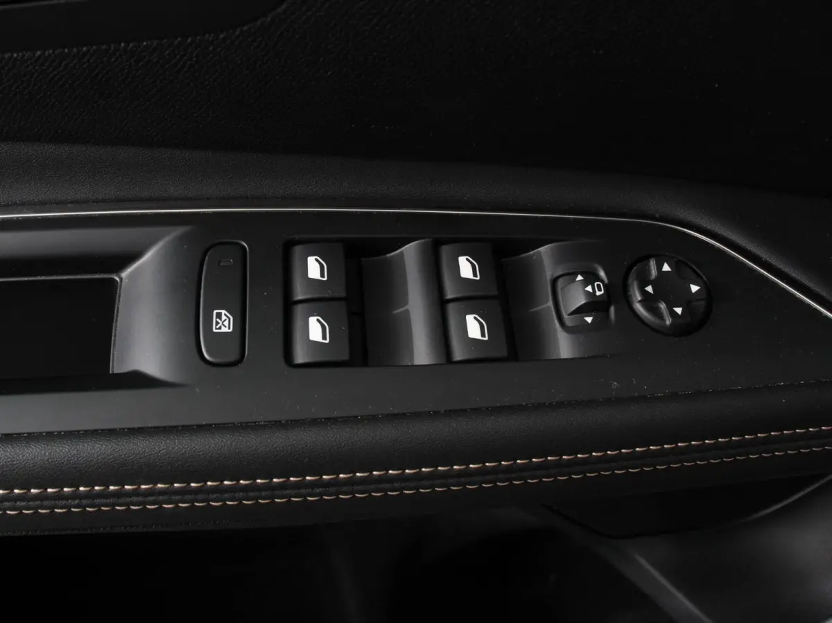 1.2 PureTech GT Black Pack 7persoons Climate control Adaptive cruise control Achteruitrij camera Verwarmde voorstoelen Keyless Navigatie LED Apple Carplay/ Android Auto