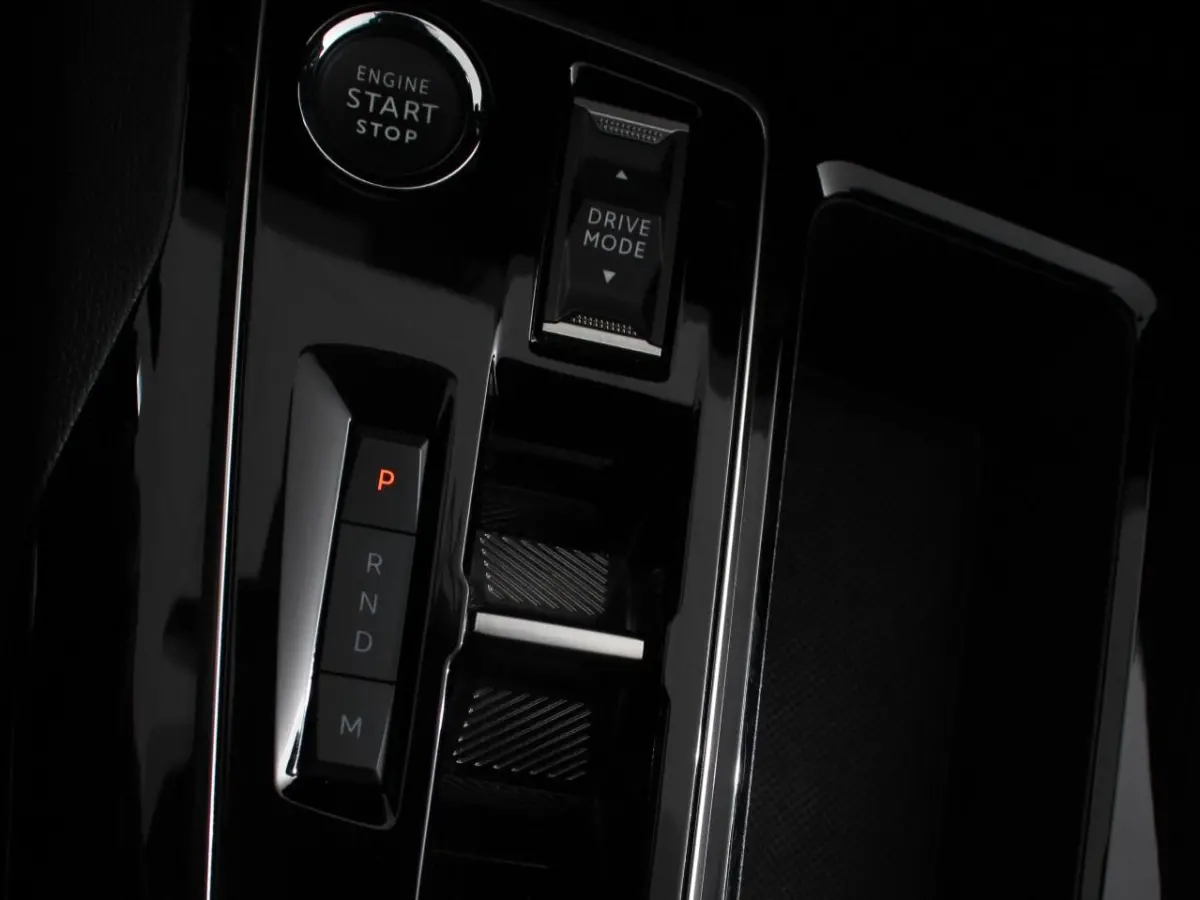 1.2 PureTech GT Black Pack 7persoons Climate control Adaptive cruise control Achteruitrij camera Verwarmde voorstoelen Keyless Navigatie LED Apple Carplay/ Android Auto