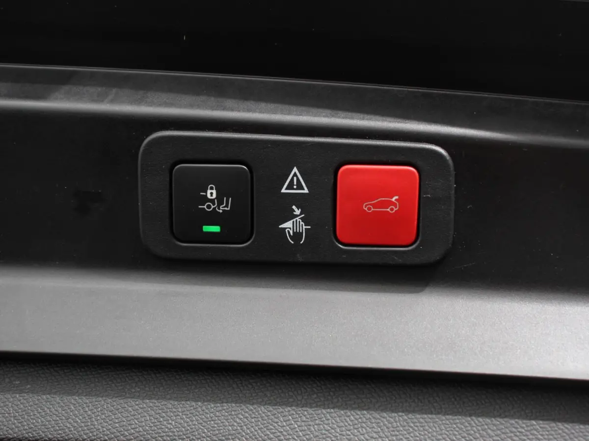 1.2 PureTech GT Black Pack 7persoons Climate control Adaptive cruise control Achteruitrij camera Verwarmde voorstoelen Keyless Navigatie LED Apple Carplay/ Android Auto