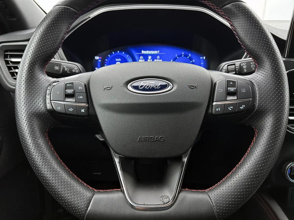 1.5 EcoBoost ST-Line | Trekhaak 1800 KG | Stoel & Stuurverwarming | Camera | Parkeersensoren | Keyless | Clima