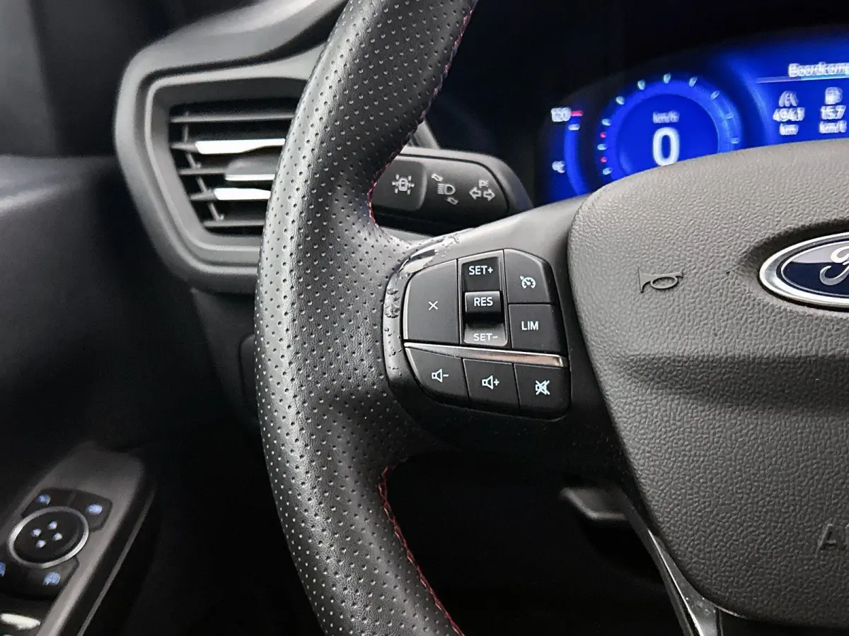 1.5 EcoBoost ST-Line | Trekhaak 1800 KG | Stoel & Stuurverwarming | Camera | Parkeersensoren | Keyless | Clima