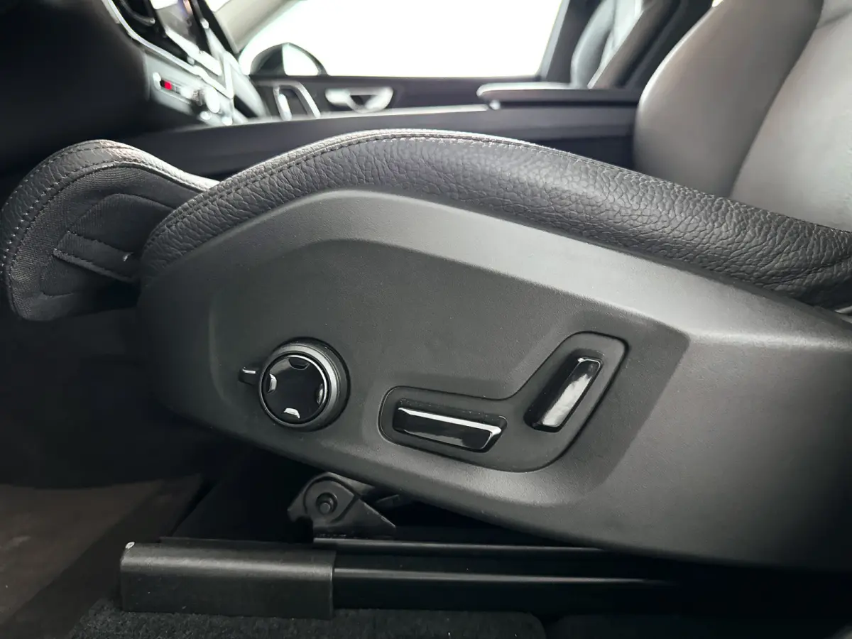 T8 Plug-in hybrid AWD Plus Bright | Panoramadak | 360° camera | Harman Kardon | Stoel- en stuurverwarming | Trekhaak