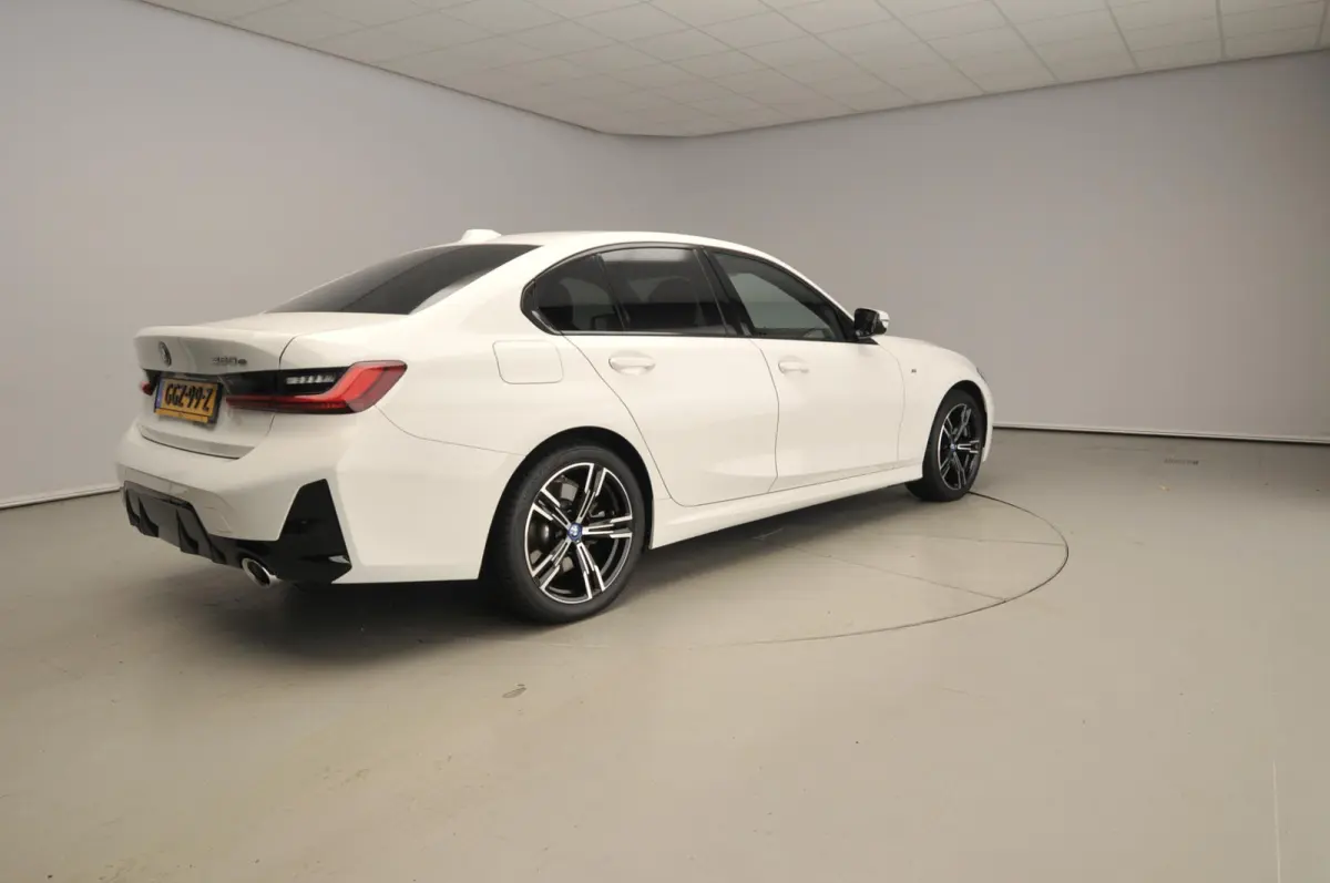 320e | M-Sportpakket | LED | Navigatie | SOH 96% | Trekhaak | Stoelverwarming | DAB | Alu 18 inch