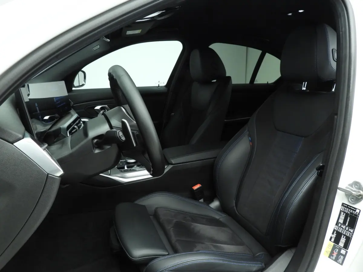 320e | M-Sportpakket | LED | Navigatie | SOH 96% | Trekhaak | Stoelverwarming | DAB | Alu 18 inch